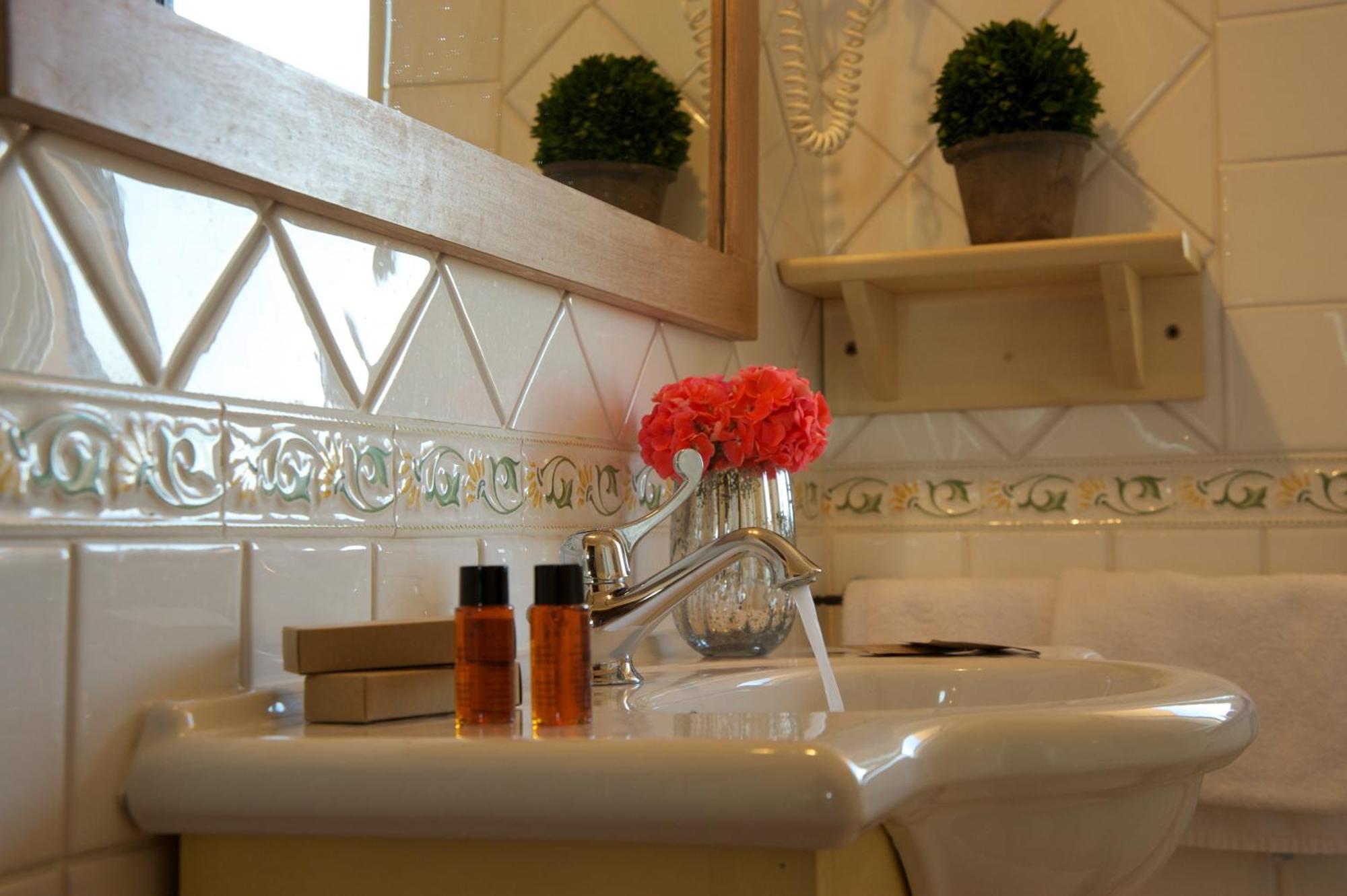 Albergo La Fontanella ซานกัสชาโน ดี บาญญี ภายนอก รูปภาพ