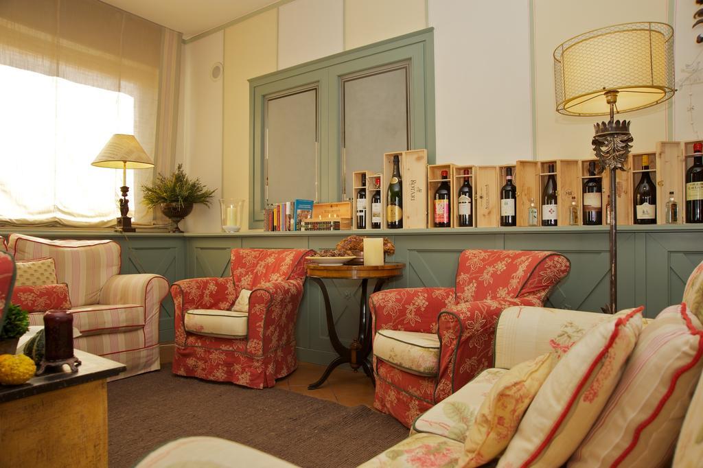 Albergo La Fontanella ซานกัสชาโน ดี บาญญี ภายนอก รูปภาพ