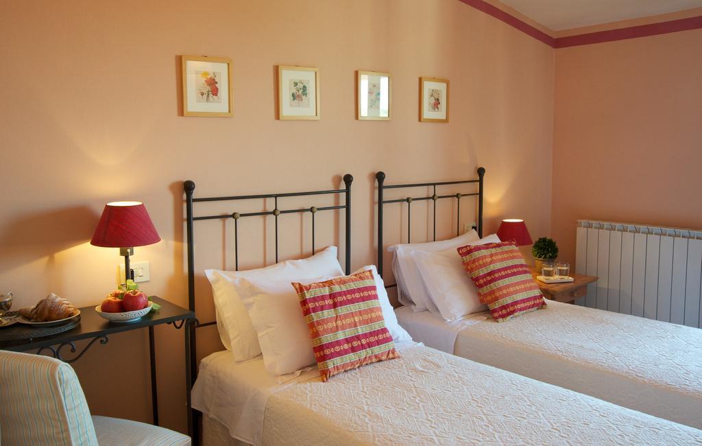 Albergo La Fontanella ซานกัสชาโน ดี บาญญี ภายนอก รูปภาพ