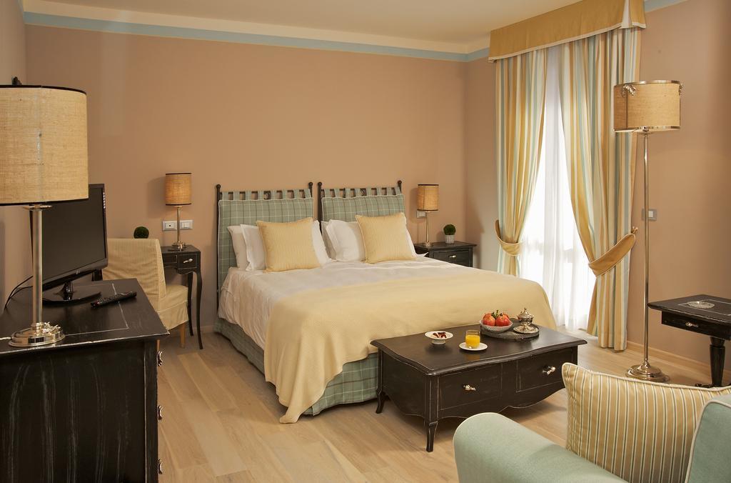 Albergo La Fontanella ซานกัสชาโน ดี บาญญี ภายนอก รูปภาพ
